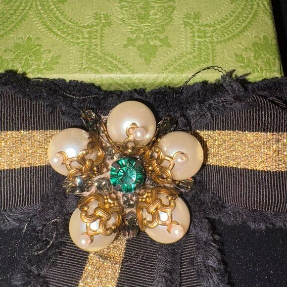 Brand new with box & bag Gucci Grosgrain Bow Brooch Pin with Pearls &Crystals - Picture 5 of 8